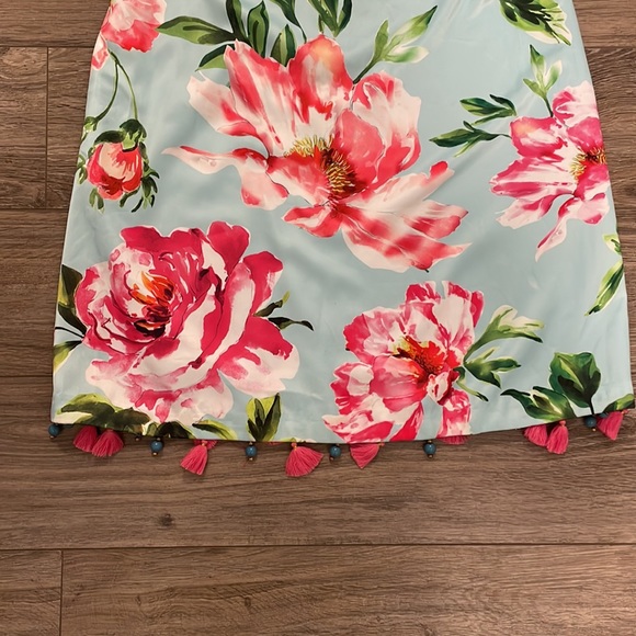 Laundry by Shelli Segal Floral print knee length dress. Size 6 - Picture 2 of 4